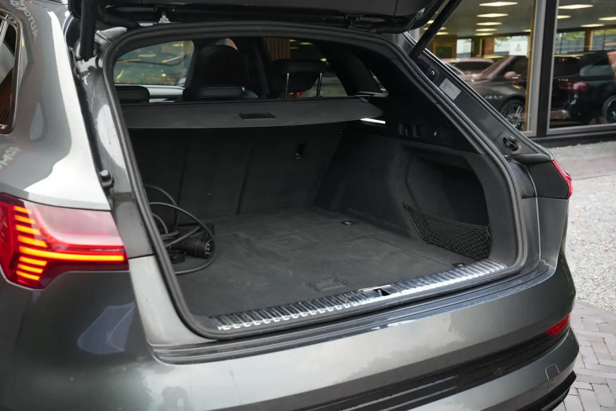 e-tron 50 quattro Launch edition Black 71 kWh