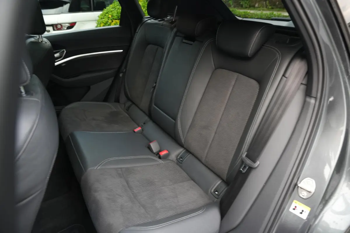 e-tron 50 quattro Launch edition Black 71 kWh