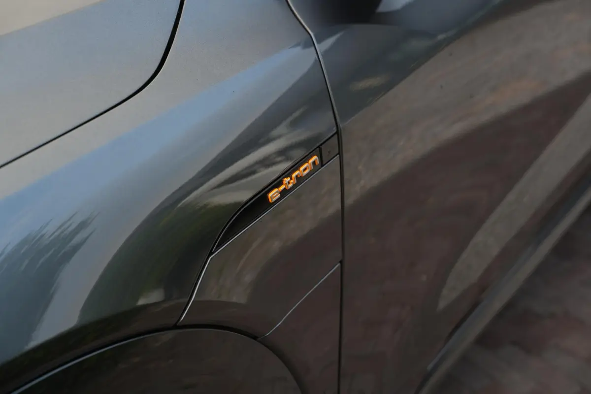 e-tron 50 quattro Launch edition Black 71 kWh