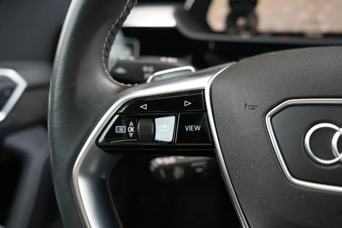 e-tron 50 quattro Launch edition Black 71 kWh