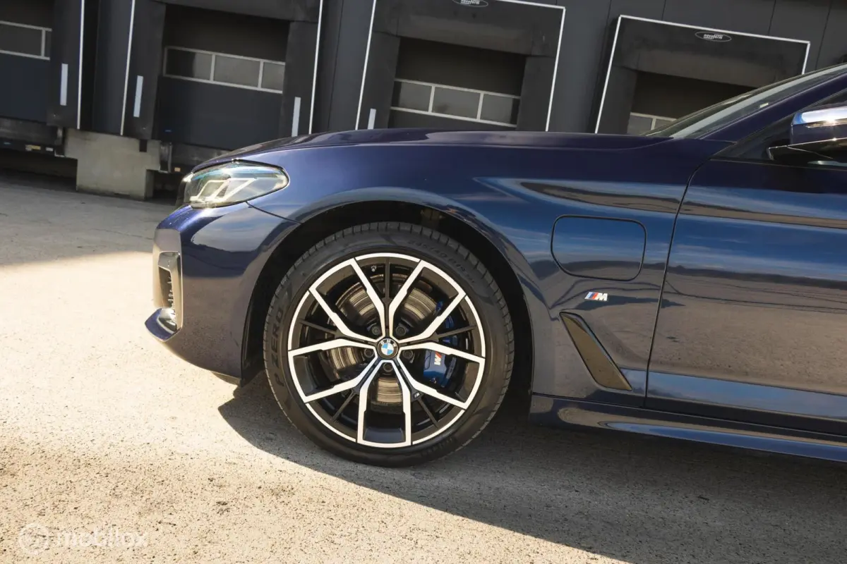 530e xDrive High Executive M-Sport Tanzanite
