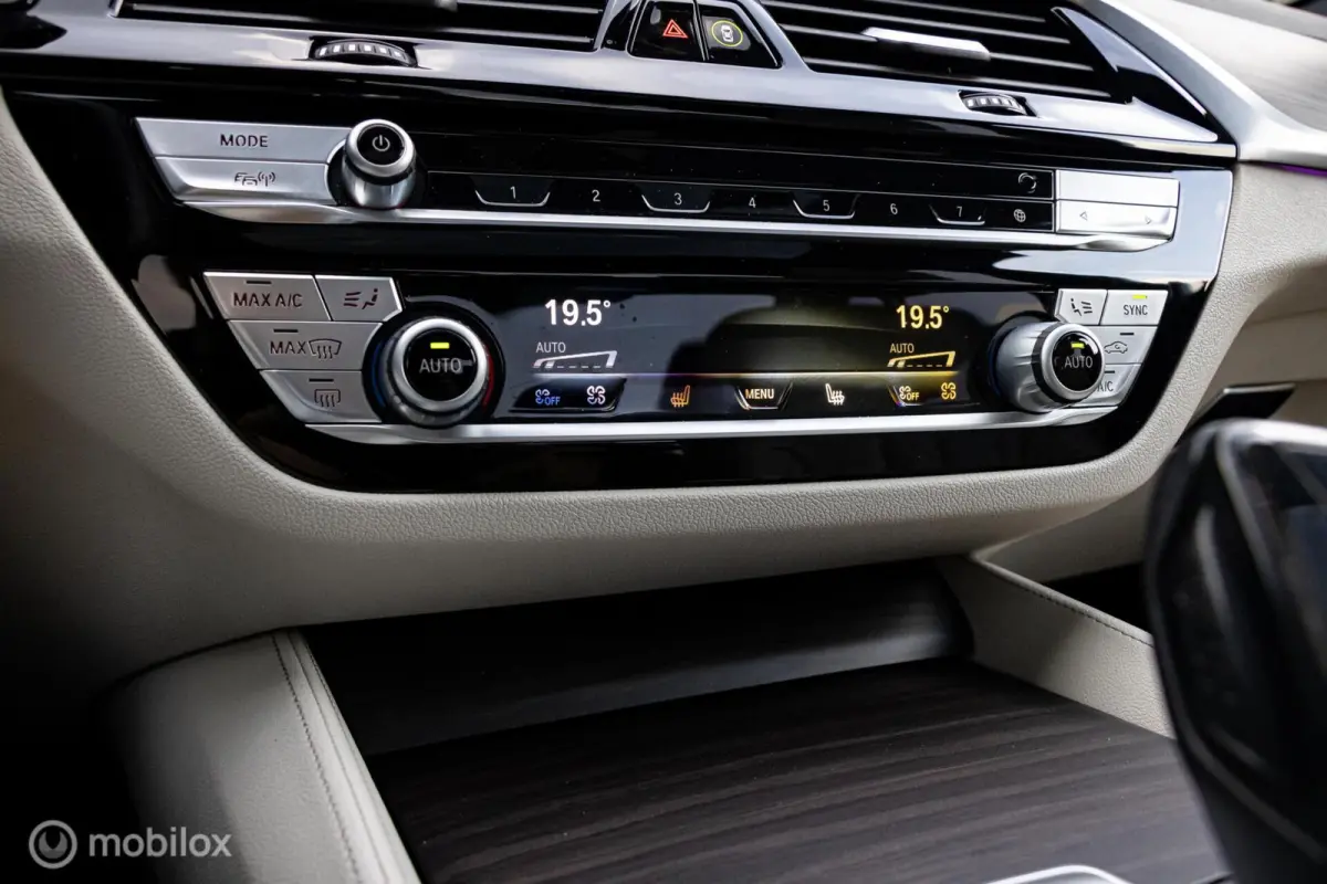 530e xDrive High Executive M-Sport Tanzanite