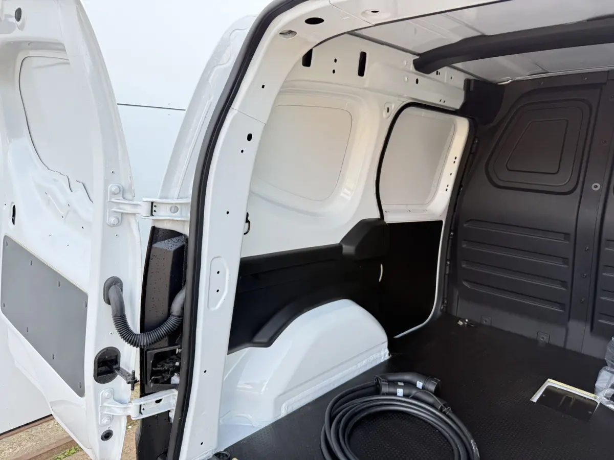 45kWh 122PK Nieuw! Elektrisch 300km WLTP Dubbele Schuifdeur LED Airco Carplay Cruise Control Camera Parkeersensoren v+a