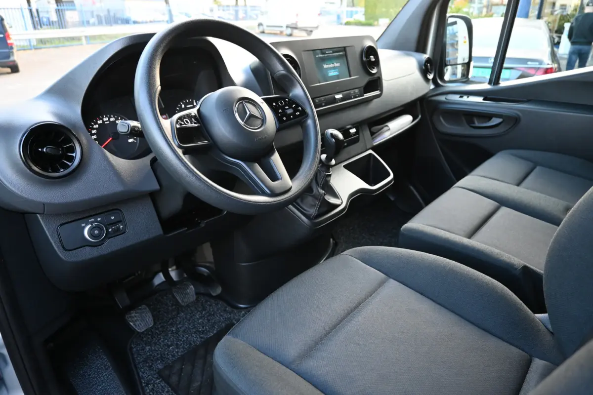 317 CDI L3H2 Camera, Apple Carplay/Android Auto