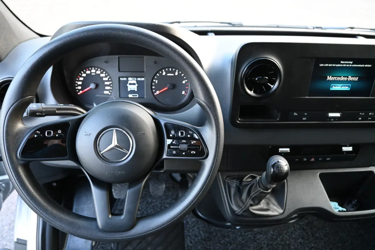 317 CDI L3H2 Camera, Apple Carplay/Android Auto