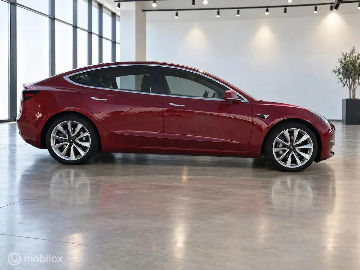 Long Range AWD 75 kWh | Trekhaak | 19" | Rood | SOH 80,5%
