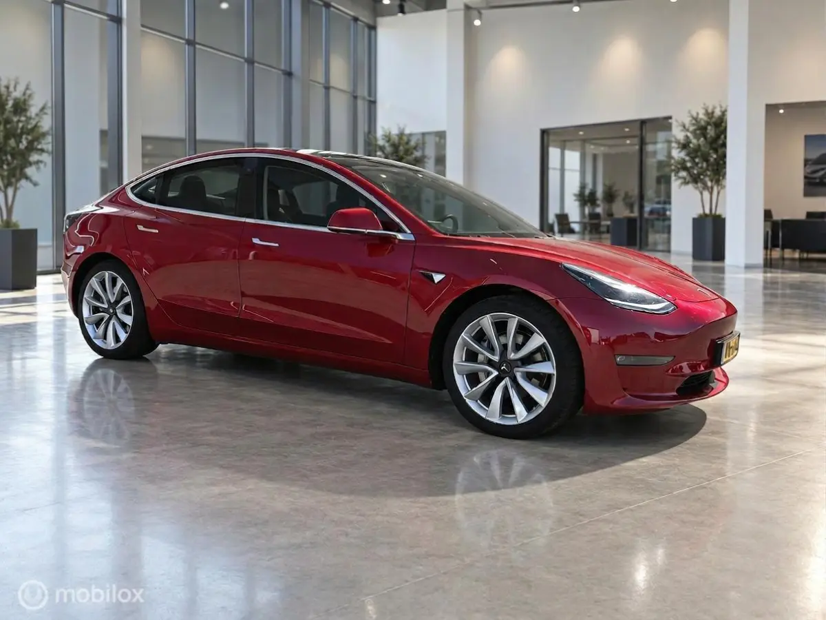 Long Range AWD 75 kWh | Trekhaak | 19" | Rood | SOH 80,5%