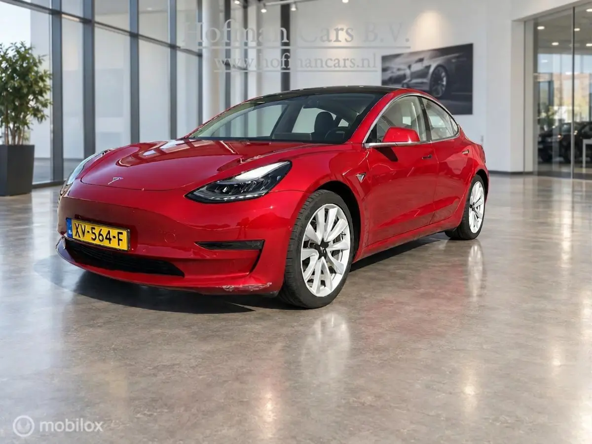 Long Range AWD 75 kWh | Trekhaak | 19" | Rood | SOH 80,5%