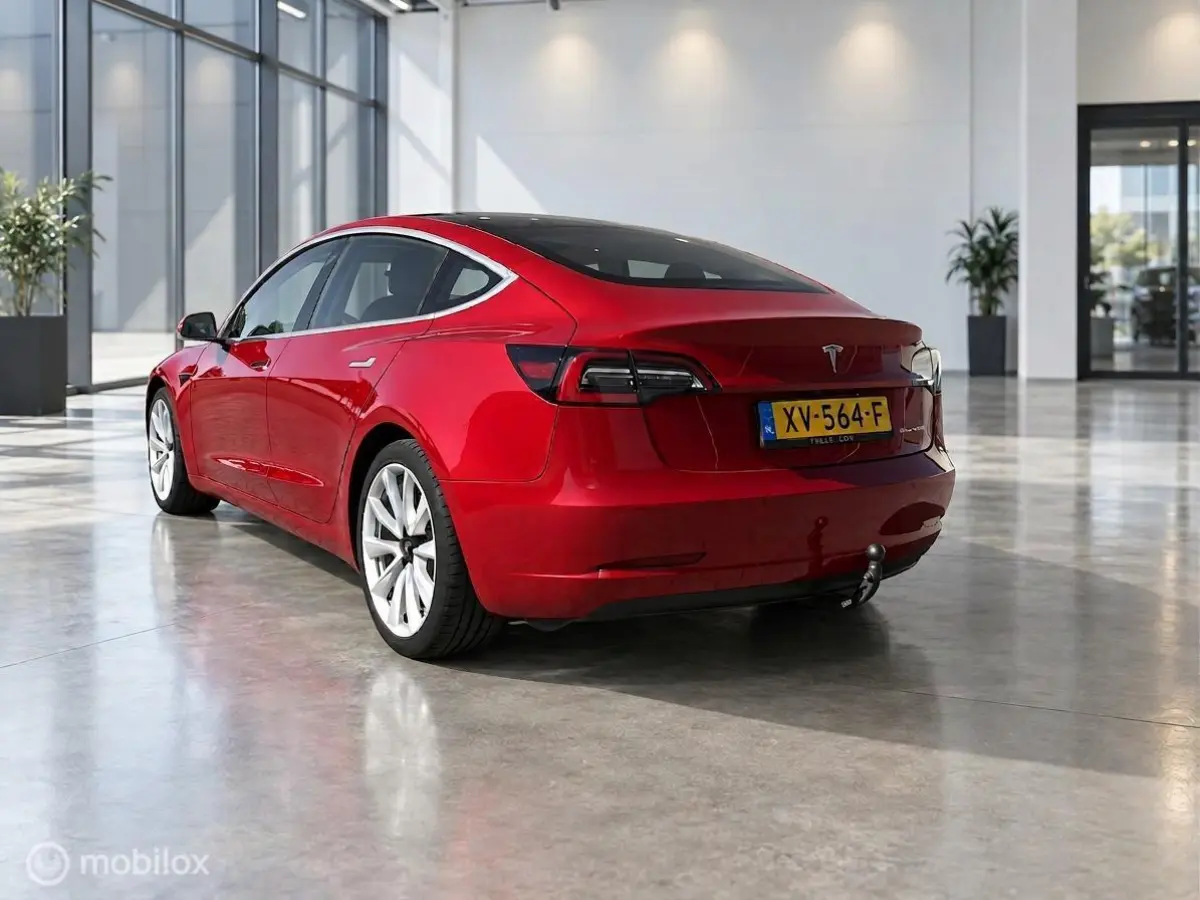 Long Range AWD 75 kWh | Trekhaak | 19" | Rood | SOH 80,5%