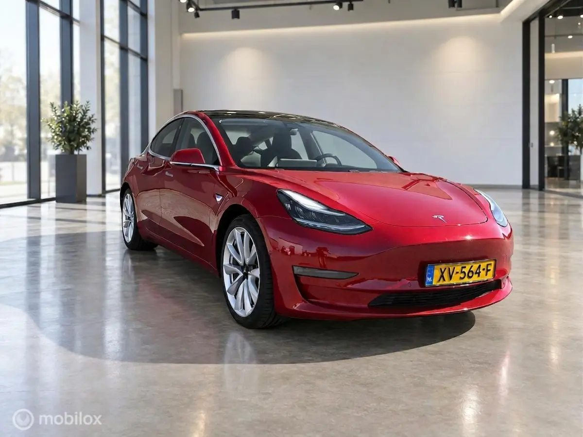 Long Range AWD 75 kWh | Trekhaak | 19" | Rood | SOH 80,5%