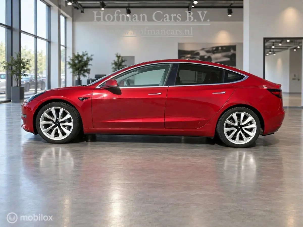 Long Range AWD 75 kWh | Trekhaak | 19" | Rood | SOH 80,5%