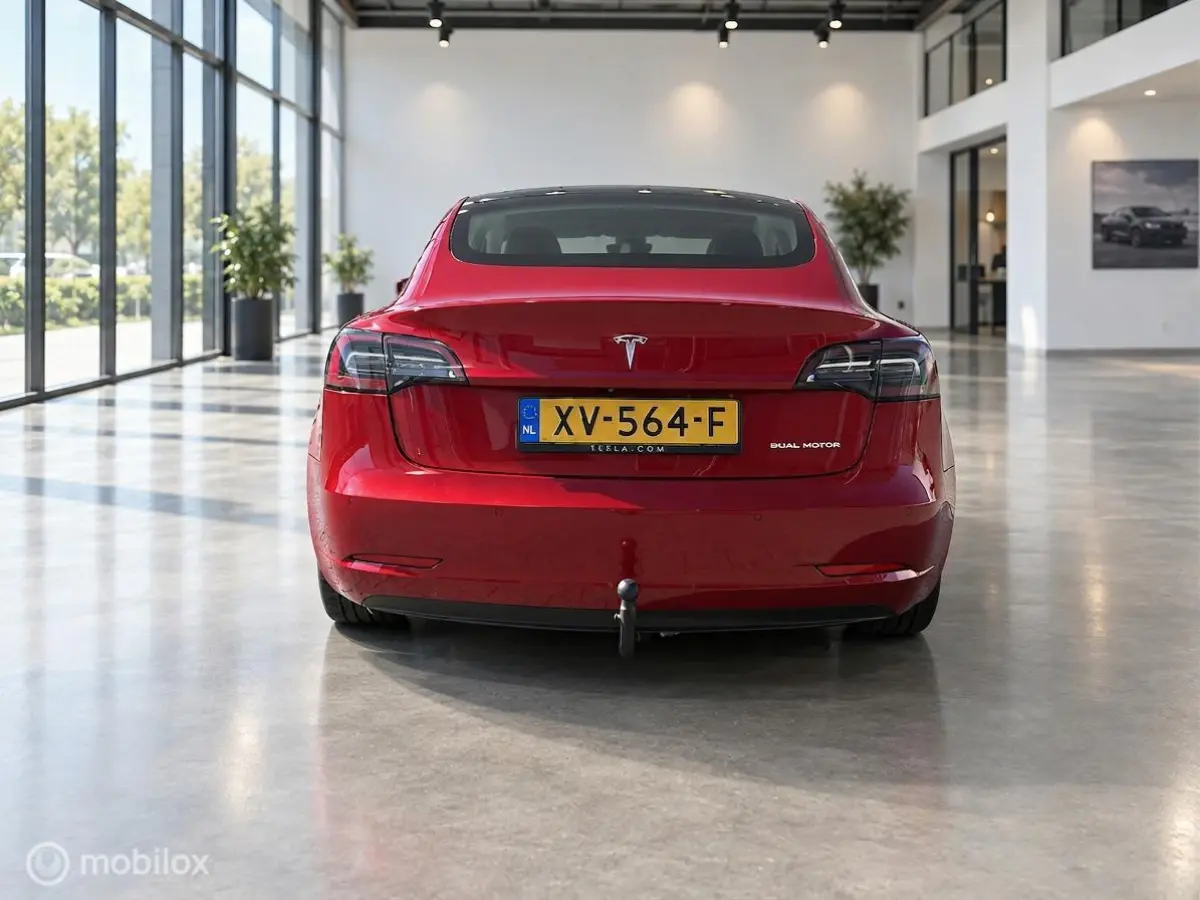 Long Range AWD 75 kWh | Trekhaak | 19" | Rood | SOH 80,5%