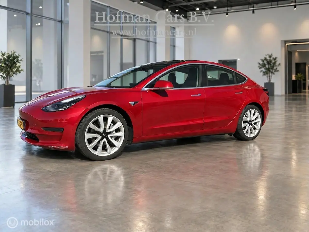 Long Range AWD 75 kWh | Trekhaak | 19" | Rood | SOH 80,5%