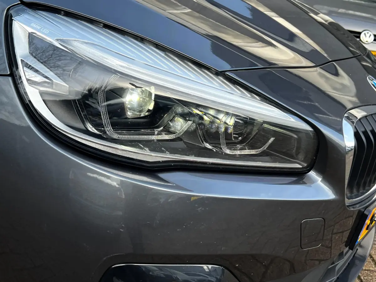 225xe iPerformance eDrive Edition leder_Led_Headsup