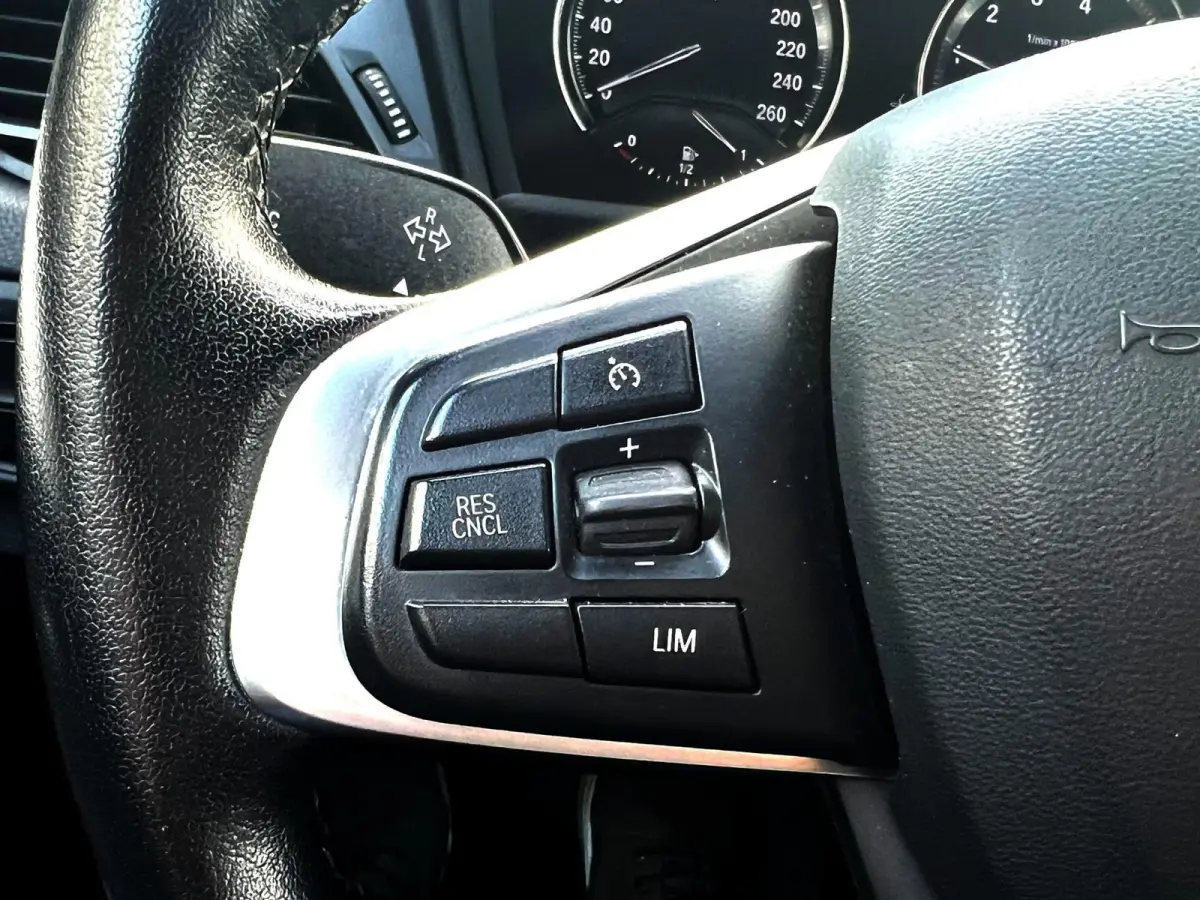 225xe iPerformance eDrive Edition leder_Led_Headsup