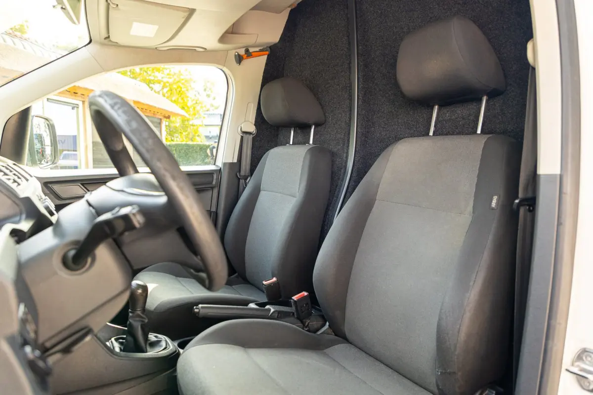 2.0 TDI L1H1 Trekhaak I 17 Inch I Verlaagd I Kasteninrichting I Airco I Cruise I CarPlay I NAP