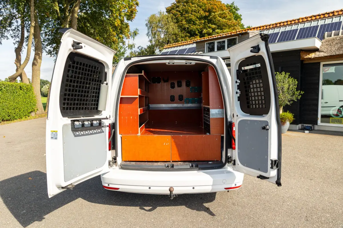 2.0 TDI L1H1 Trekhaak I 17 Inch I Verlaagd I Kasteninrichting I Airco I Cruise I CarPlay I NAP