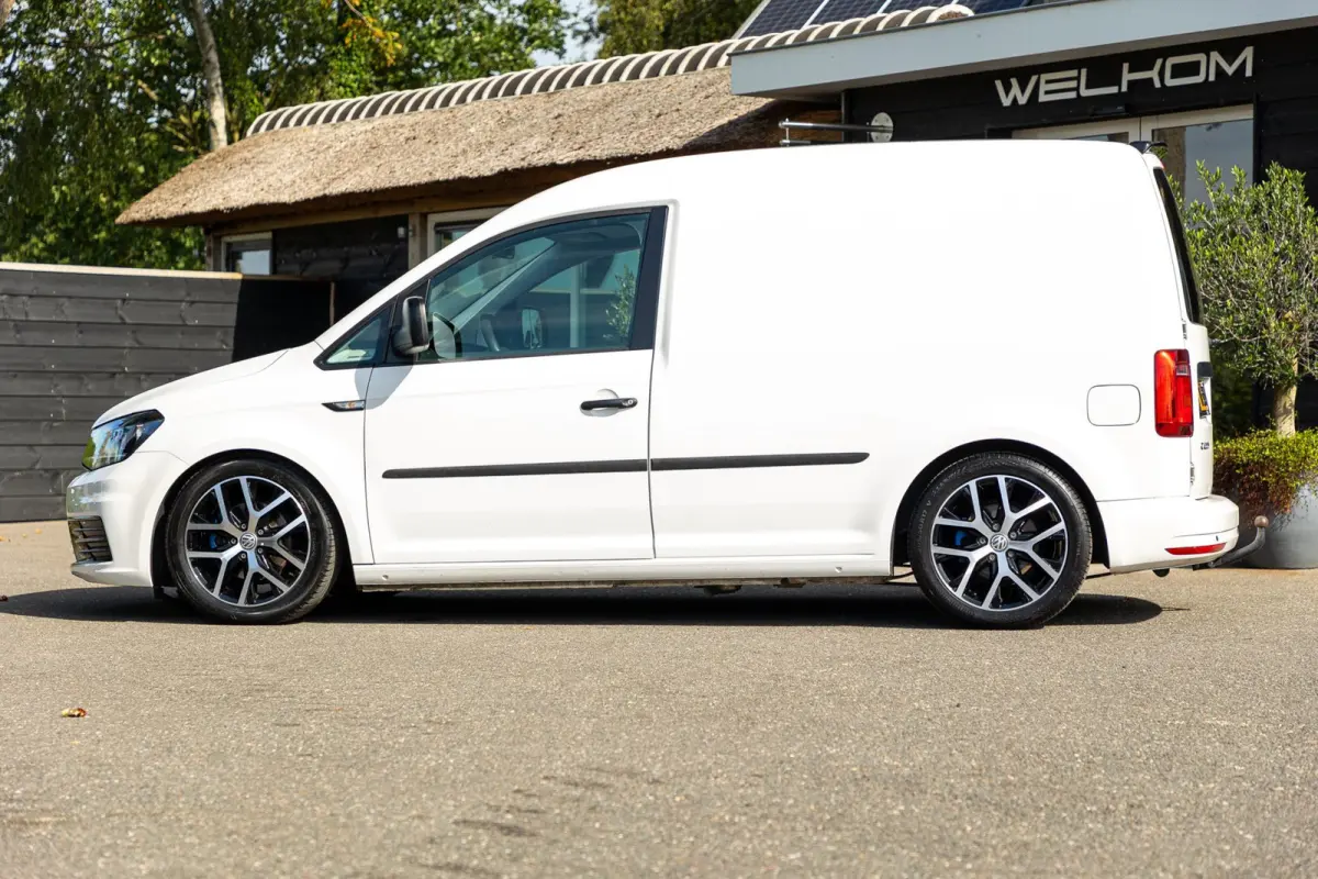 2.0 TDI L1H1 Trekhaak I 17 Inch I Verlaagd I Kasteninrichting I Airco I Cruise I CarPlay I NAP