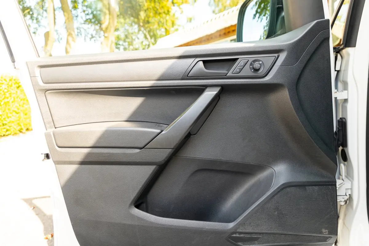 2.0 TDI L1H1 Trekhaak I 17 Inch I Verlaagd I Kasteninrichting I Airco I Cruise I CarPlay I NAP