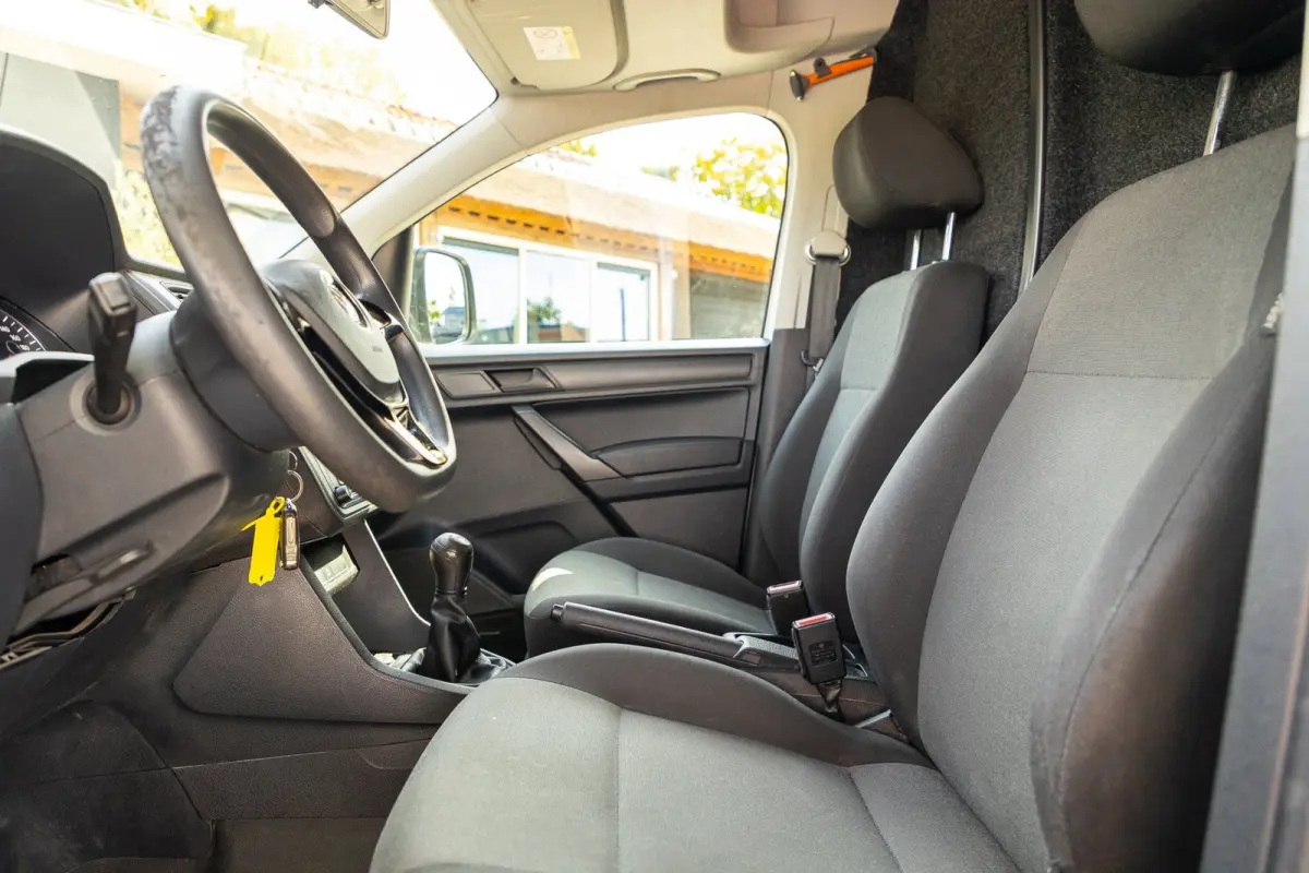 2.0 TDI L1H1 Trekhaak I 17 Inch I Verlaagd I Kasteninrichting I Airco I Cruise I CarPlay I NAP