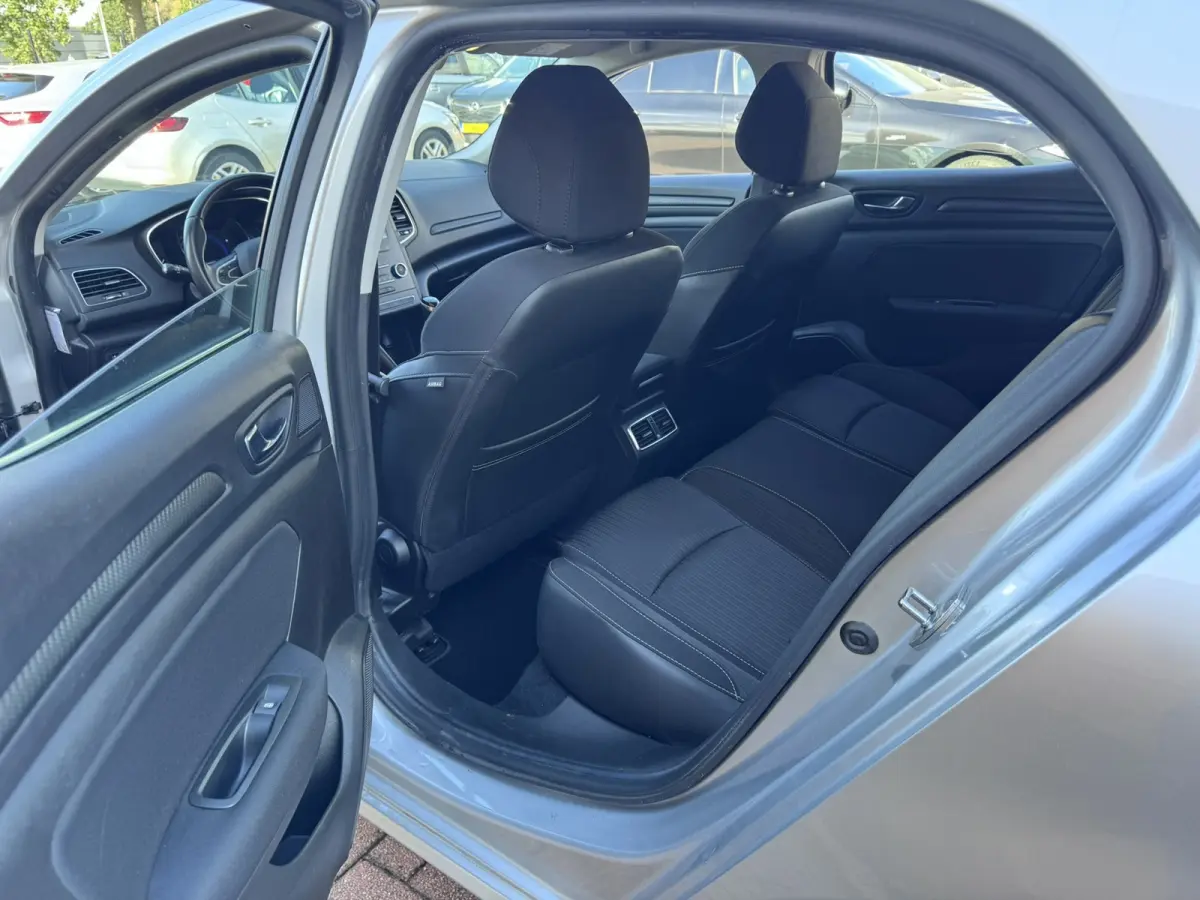 1.5 Blue dCi Limited, Marge, Euro 6, Apple Carplay, PDC,