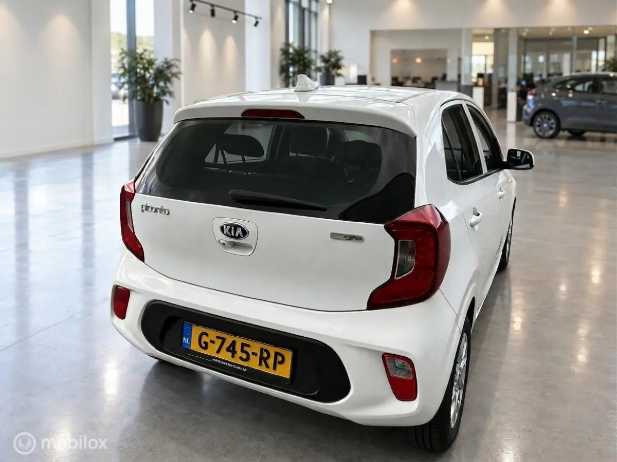 1.0 MPi DynamicLine | Camera | Apple CarPlay | Wit | 78.082 km