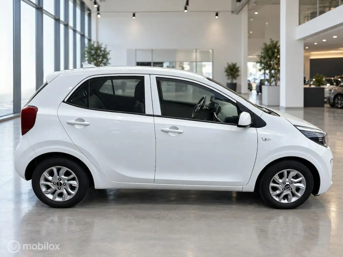 1.0 MPi DynamicLine | Camera | Apple CarPlay | Wit | 78.082 km