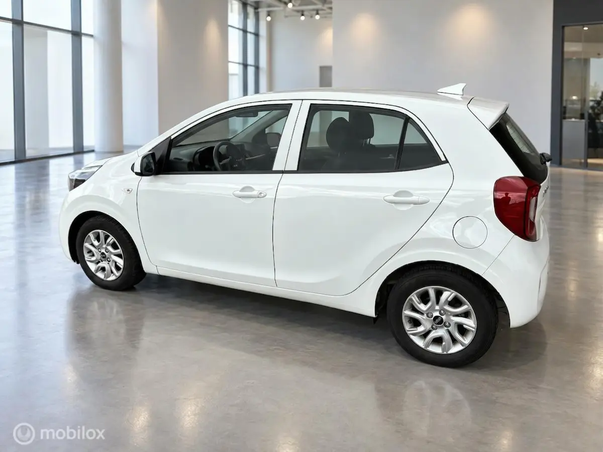 1.0 MPi DynamicLine | Camera | Apple CarPlay | Wit | 78.082 km