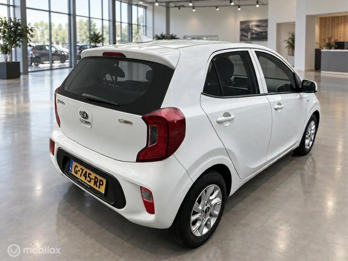 1.0 MPi DynamicLine | Camera | Apple CarPlay | Wit | 78.082 km