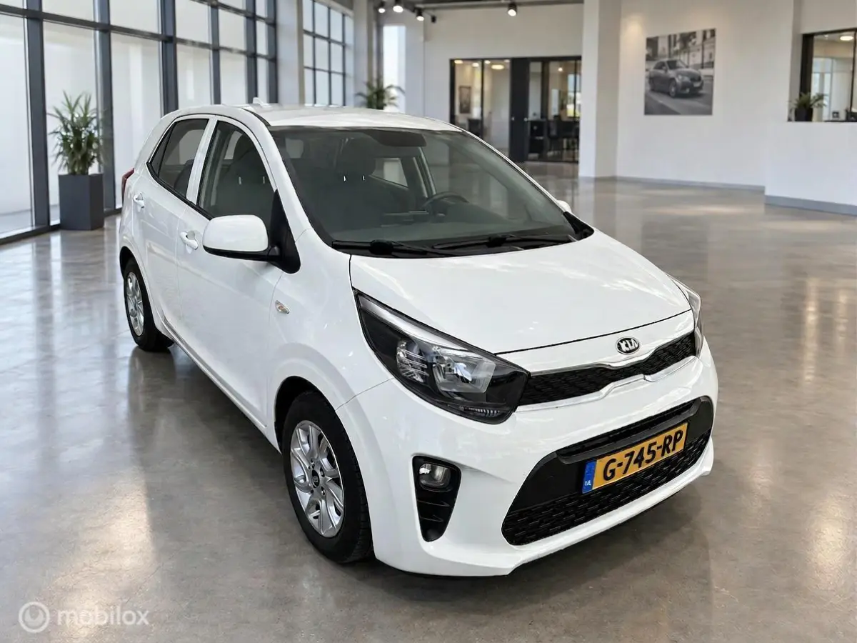 1.0 MPi DynamicLine | Camera | Apple CarPlay | Wit | 78.082 km