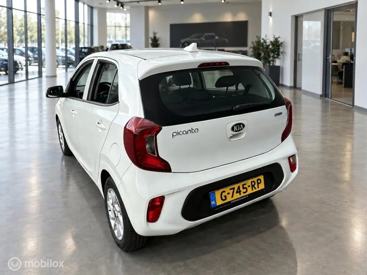 1.0 MPi DynamicLine | Camera | Apple CarPlay | Wit | 78.082 km
