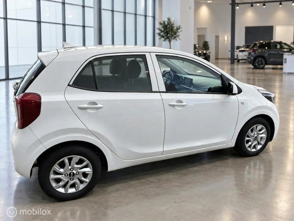 1.0 MPi DynamicLine | Camera | Apple CarPlay | Wit | 78.082 km