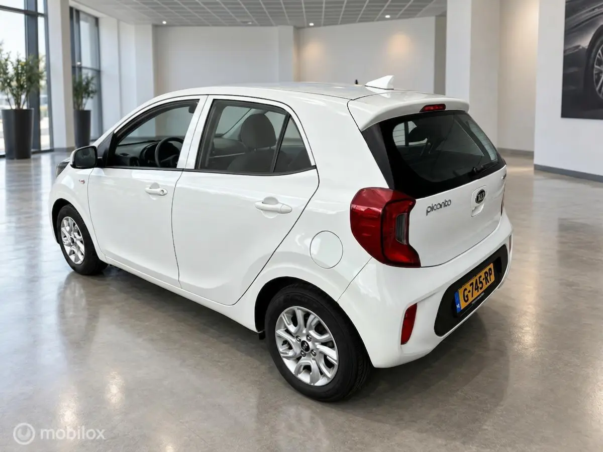 1.0 MPi DynamicLine | Camera | Apple CarPlay | Wit | 78.082 km