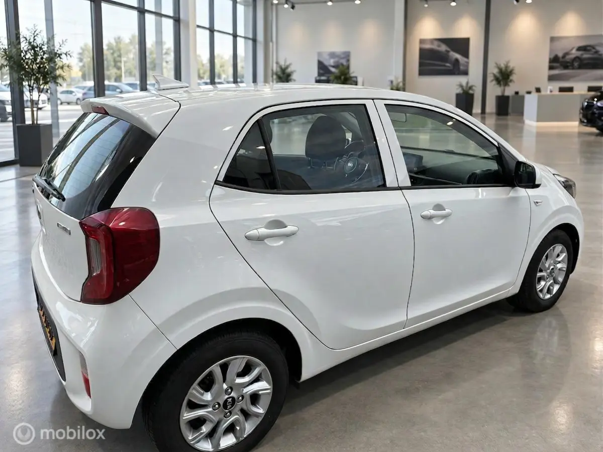 1.0 MPi DynamicLine | Camera | Apple CarPlay | Wit | 78.082 km