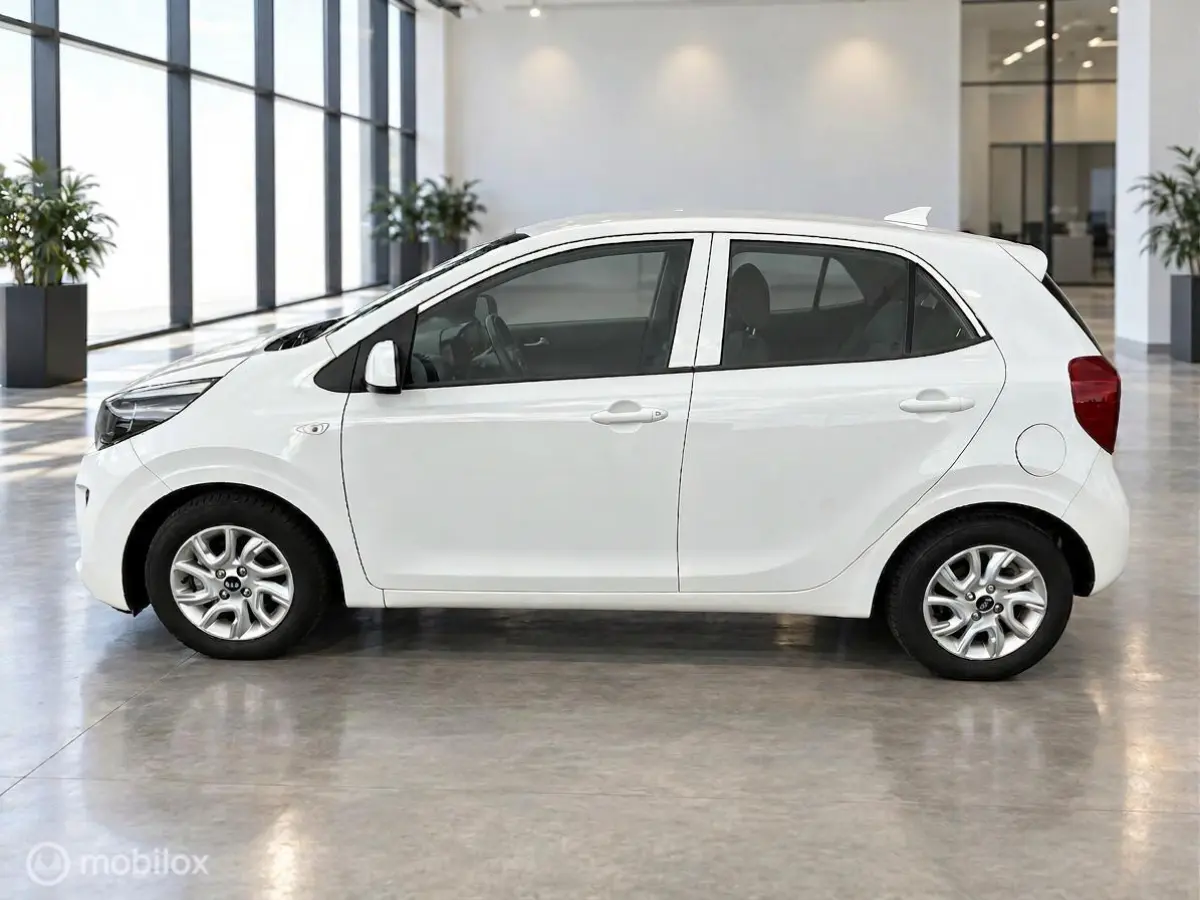 1.0 MPi DynamicLine | Camera | Apple CarPlay | Wit | 78.082 km
