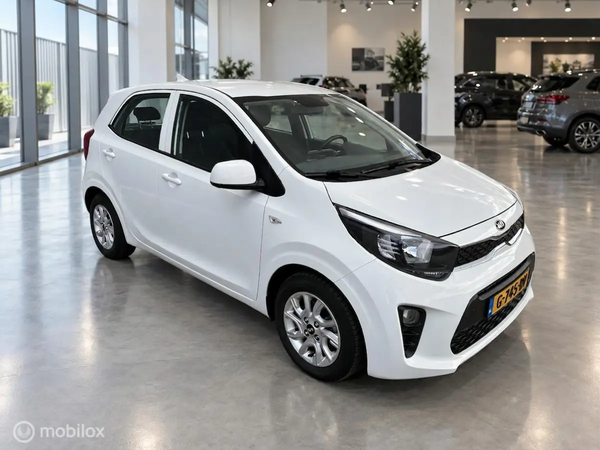 1.0 MPi DynamicLine | Camera | Apple CarPlay | Wit | 78.082 km