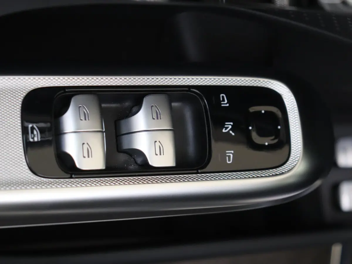300 e AMG Line Panoramadak / Stoel verwarming-verkoeling / 20' / Superscreen / Memory