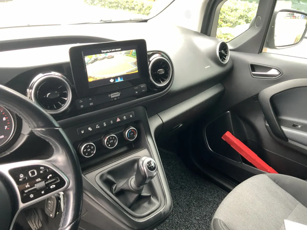 Benzine 110 L1 Base Benzine Airco Cruise Scherm Navi Alu Velg Euro 6