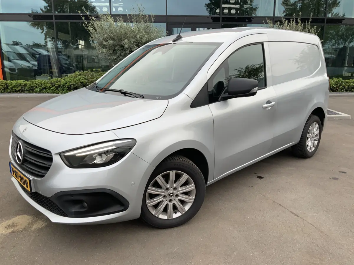 Benzine 110 L1 Base Benzine Airco Cruise Scherm Navi Alu Velg Euro 6