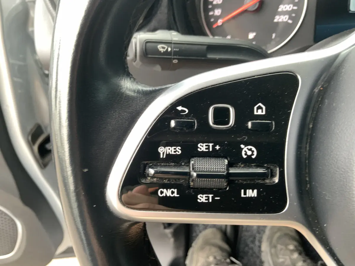 Benzine 110 L1 Base Benzine Airco Cruise Scherm Navi Alu Velg Euro 6