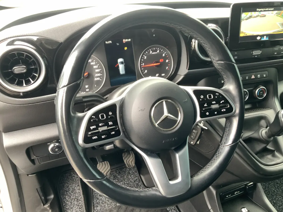 Benzine 110 L1 Base Benzine Airco Cruise Scherm Navi Alu Velg Euro 6
