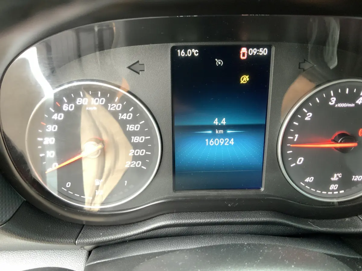 Benzine 110 L1 Base Benzine Airco Cruise Scherm Navi Alu Velg Euro 6
