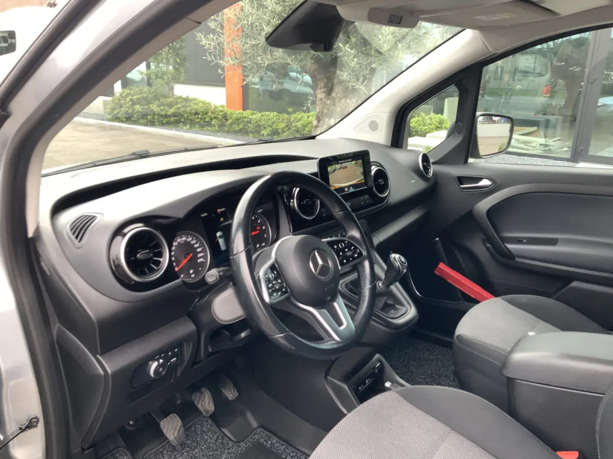 Benzine 110 L1 Base Benzine Airco Cruise Scherm Navi Alu Velg Euro 6