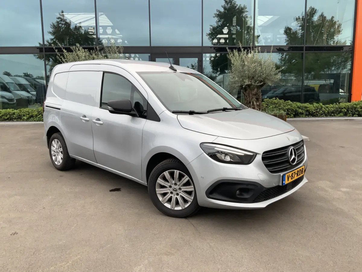 Benzine 110 L1 Base Benzine Airco Cruise Scherm Navi Alu Velg Euro 6
