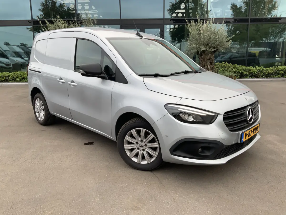 Benzine 110 L1 Base Benzine Airco Cruise Scherm Navi Alu Velg Euro 6