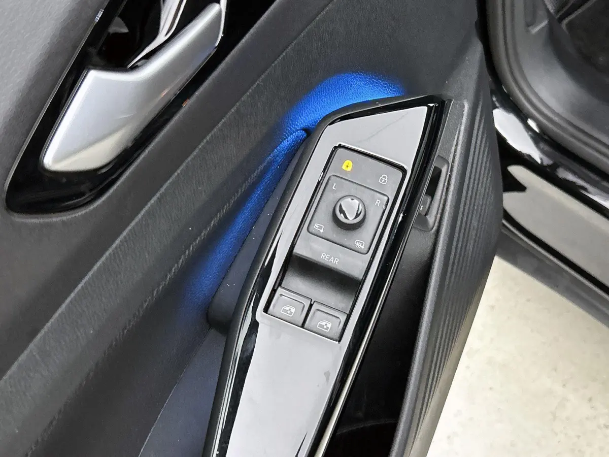 77kWh 150kW Pro Performance | Apple Carplay / Android Auto | Achteruitrijcamera | Parkeersensoren | Stoelverwarming | Panoramadak |