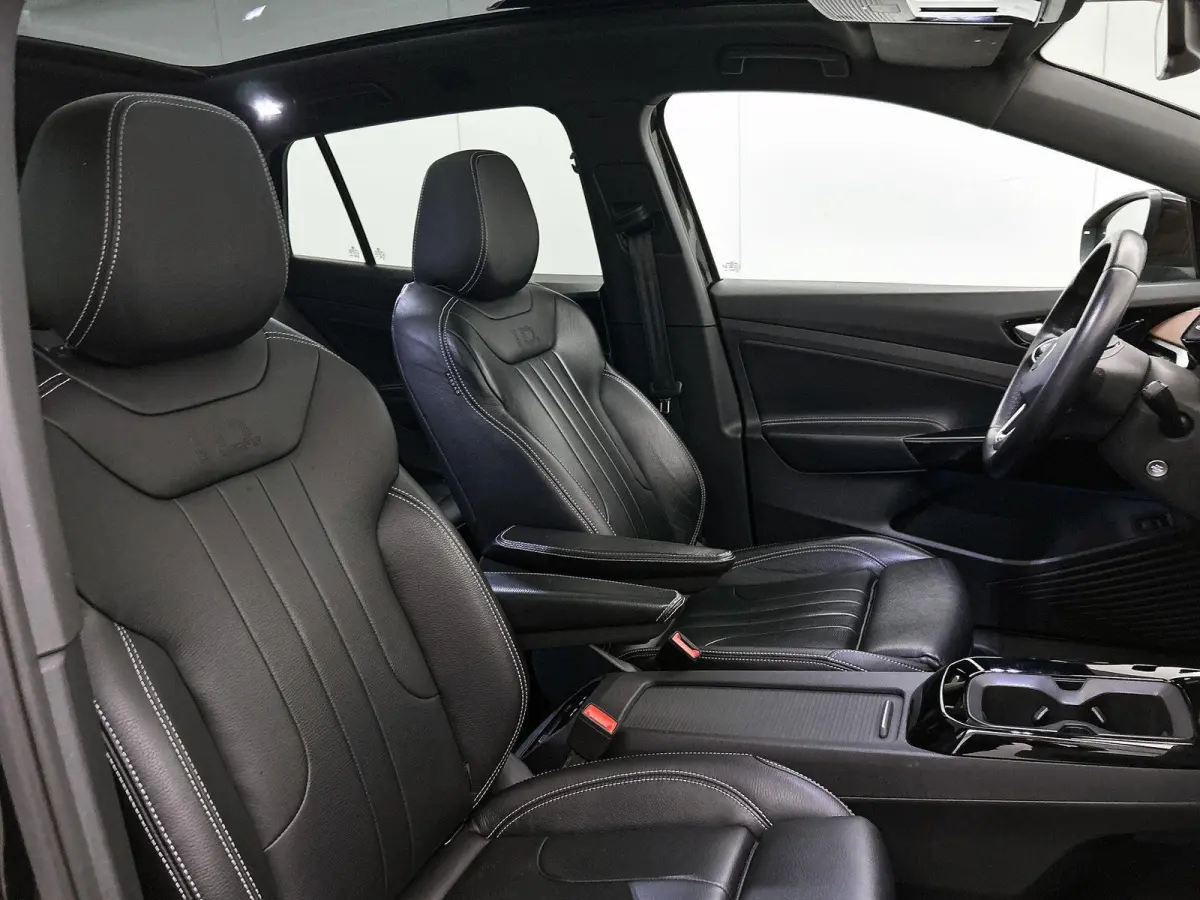 77kWh 150kW Pro Performance | Apple Carplay / Android Auto | Achteruitrijcamera | Parkeersensoren | Stoelverwarming | Panoramadak |
