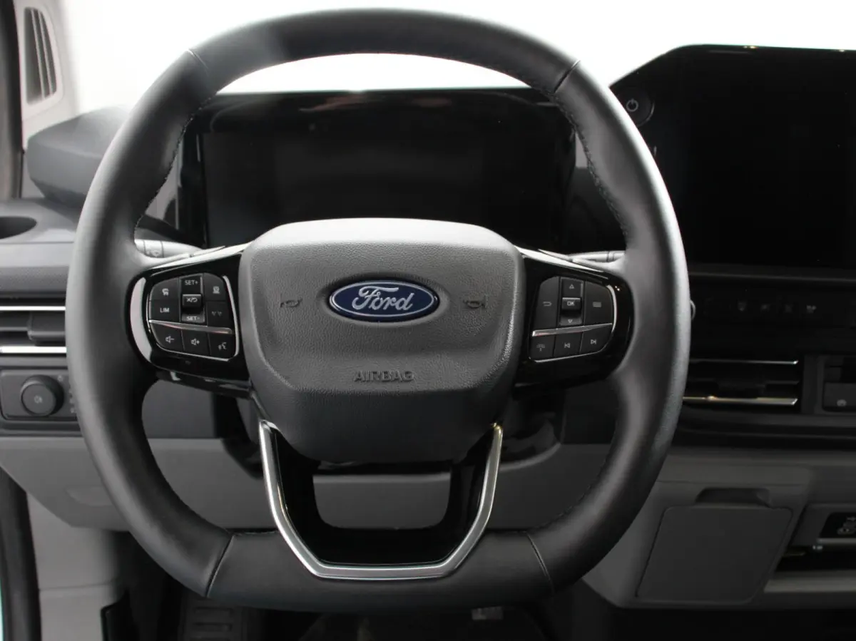 340 L2H1 Limited 65 kWh 8 persoons Automaat Cruise Control Airco Lichtmetalen Velgen