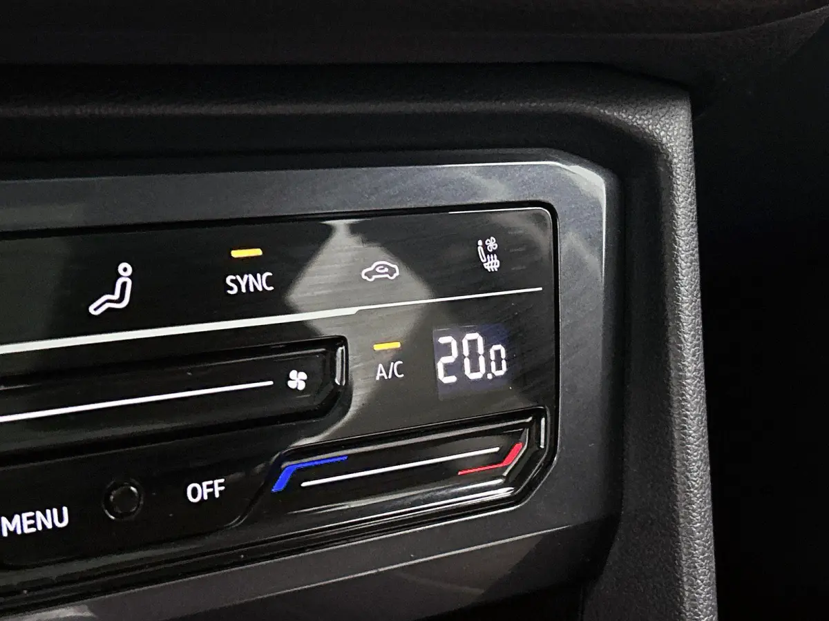 1.5 TSI DSG Life Business | Panoramadak | Harman / Kardon | Achteruitrijcamera | Lederen Bekleding | Stoelverwarming | Lichtmetalen Velgen |