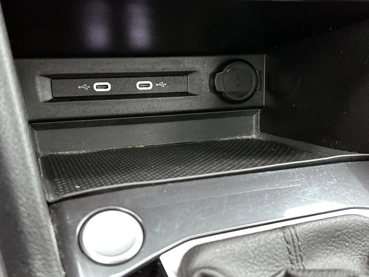 1.5 TSI DSG Life Business | Panoramadak | Harman / Kardon | Achteruitrijcamera | Lederen Bekleding | Stoelverwarming | Lichtmetalen Velgen |